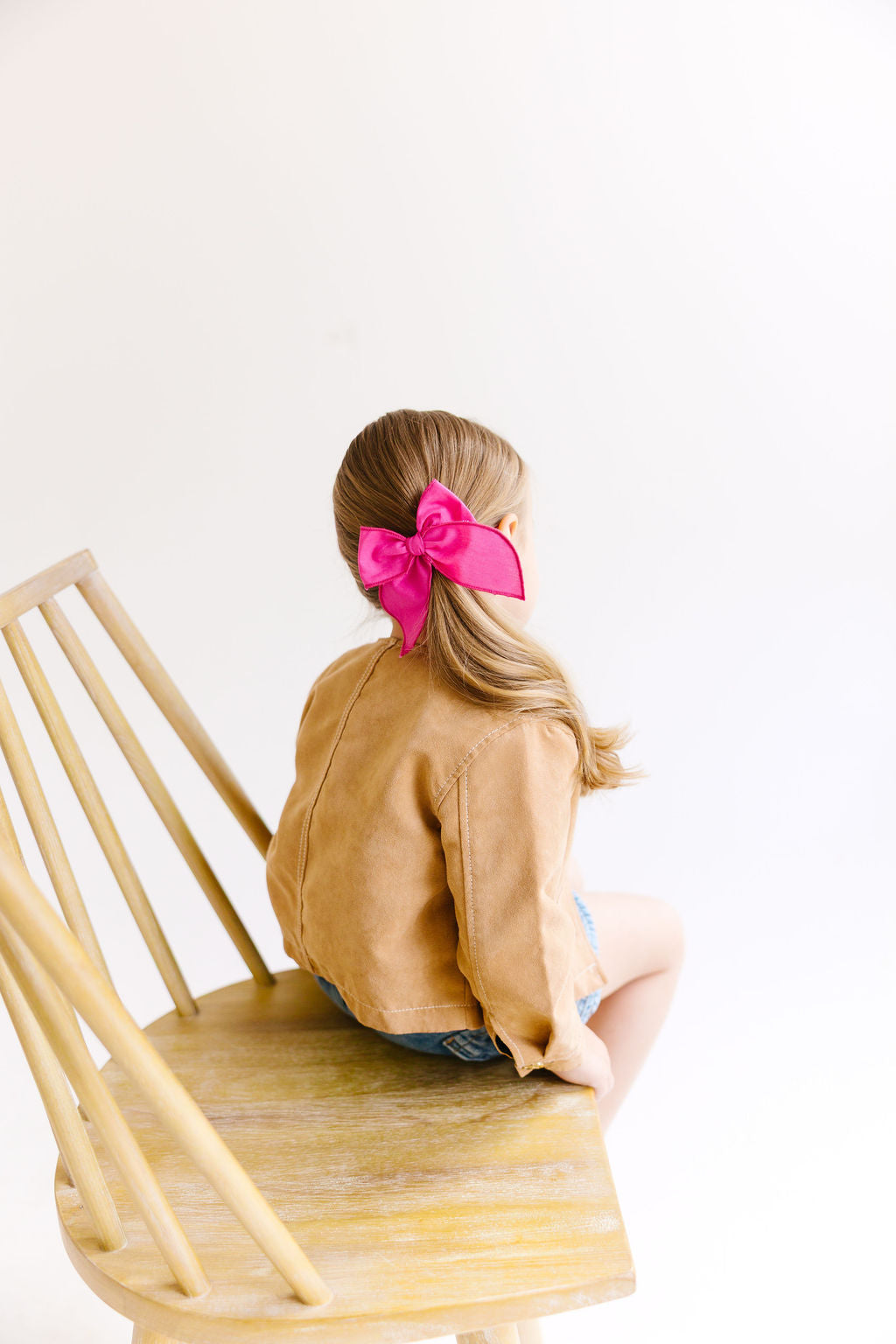 Black Solid Medium Bow