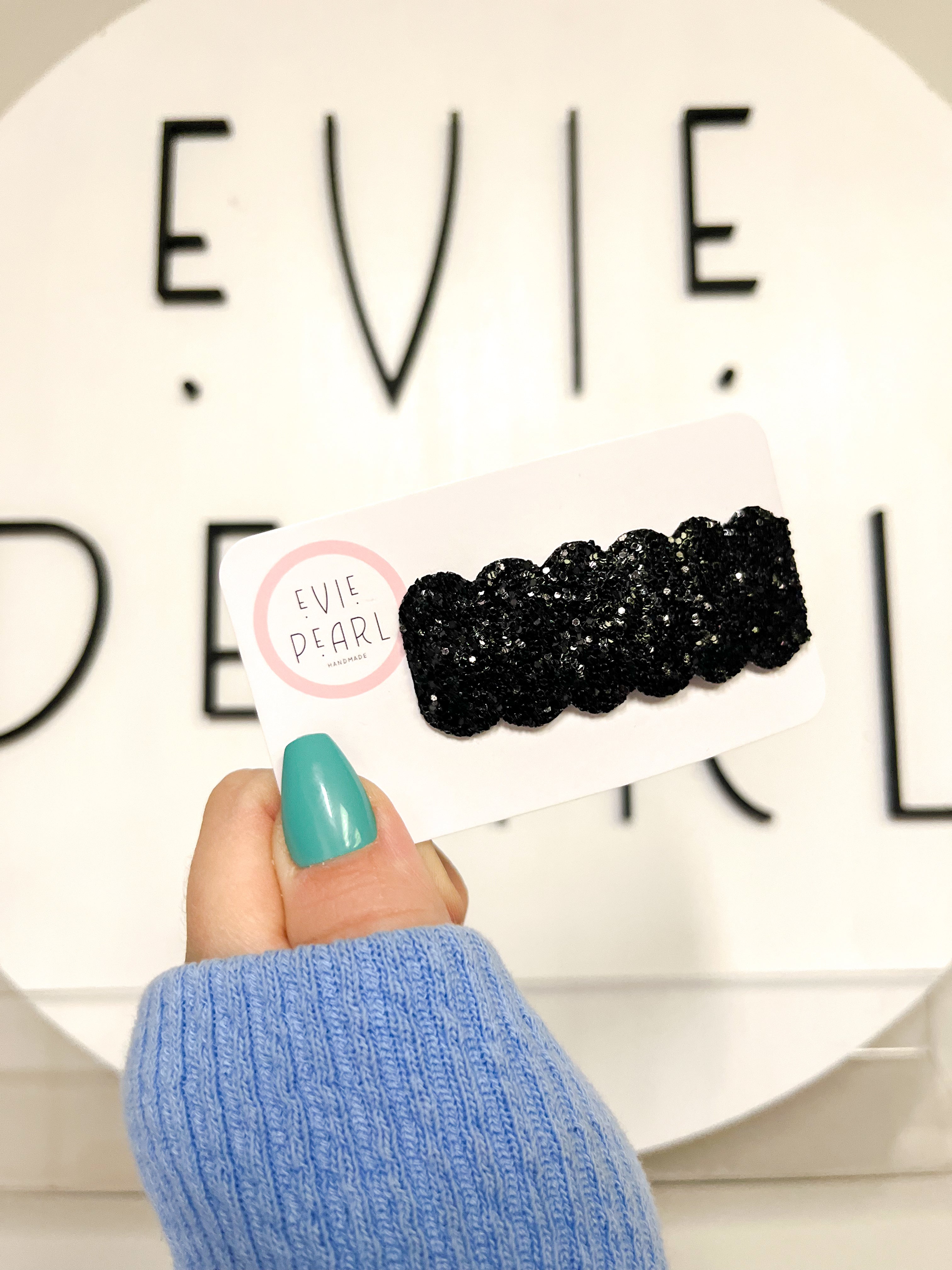 Black Glitter Single Snap Clip