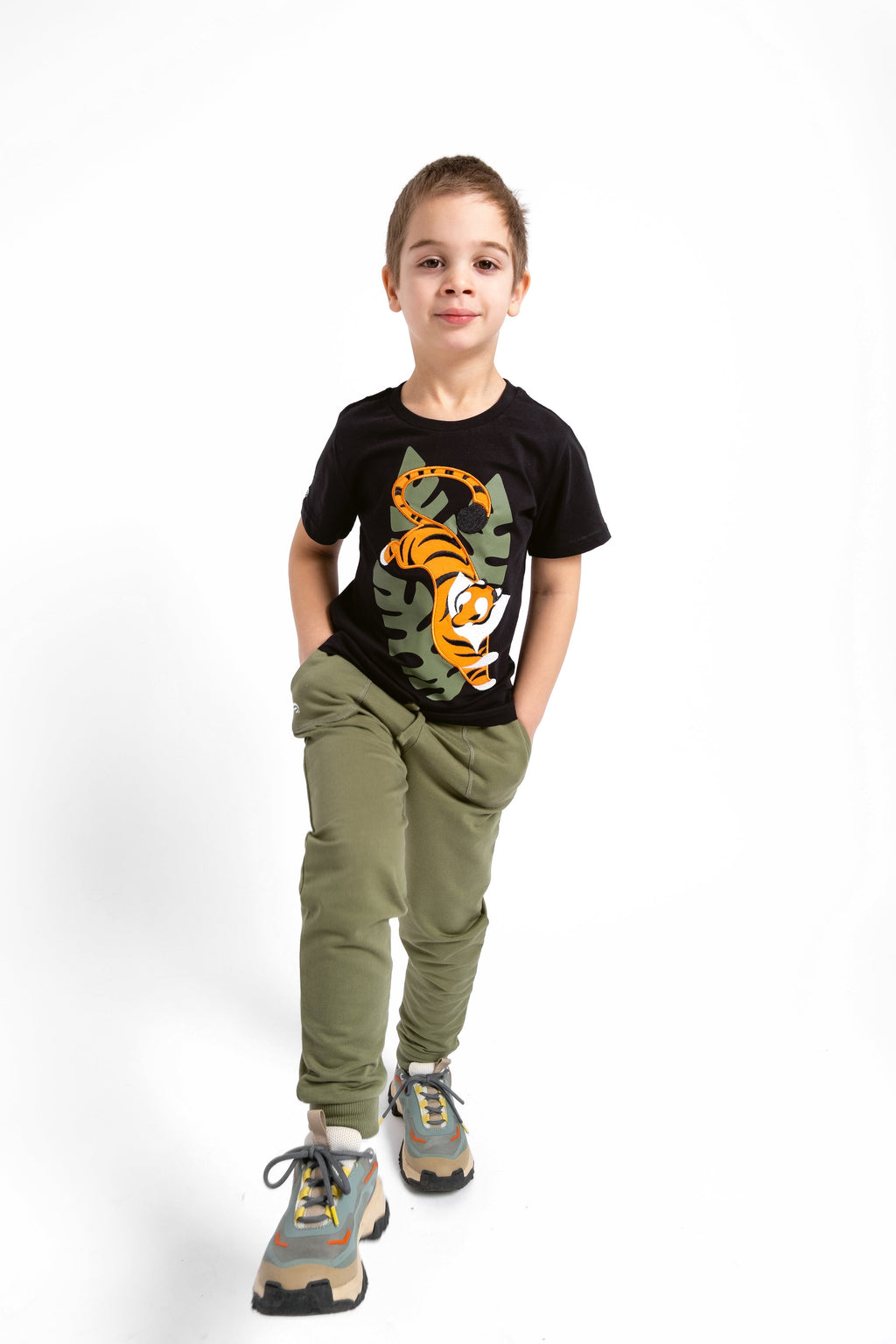 Short Sleeve T-Shirt with (Jumping Tiger) Applique Emboidery - Black