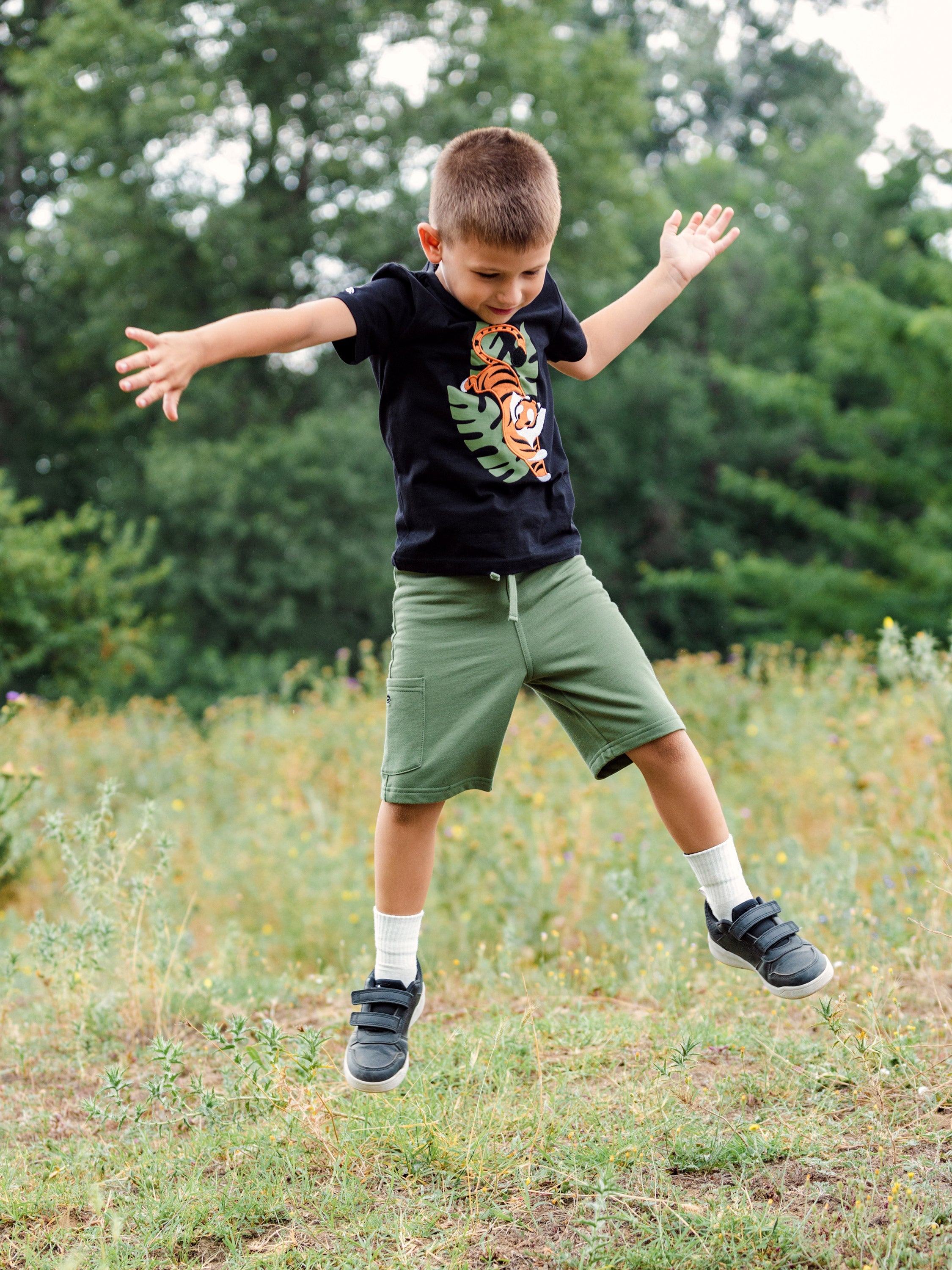 Solid Cargo Pocket Shorts with Drawstring Waistband - Olive