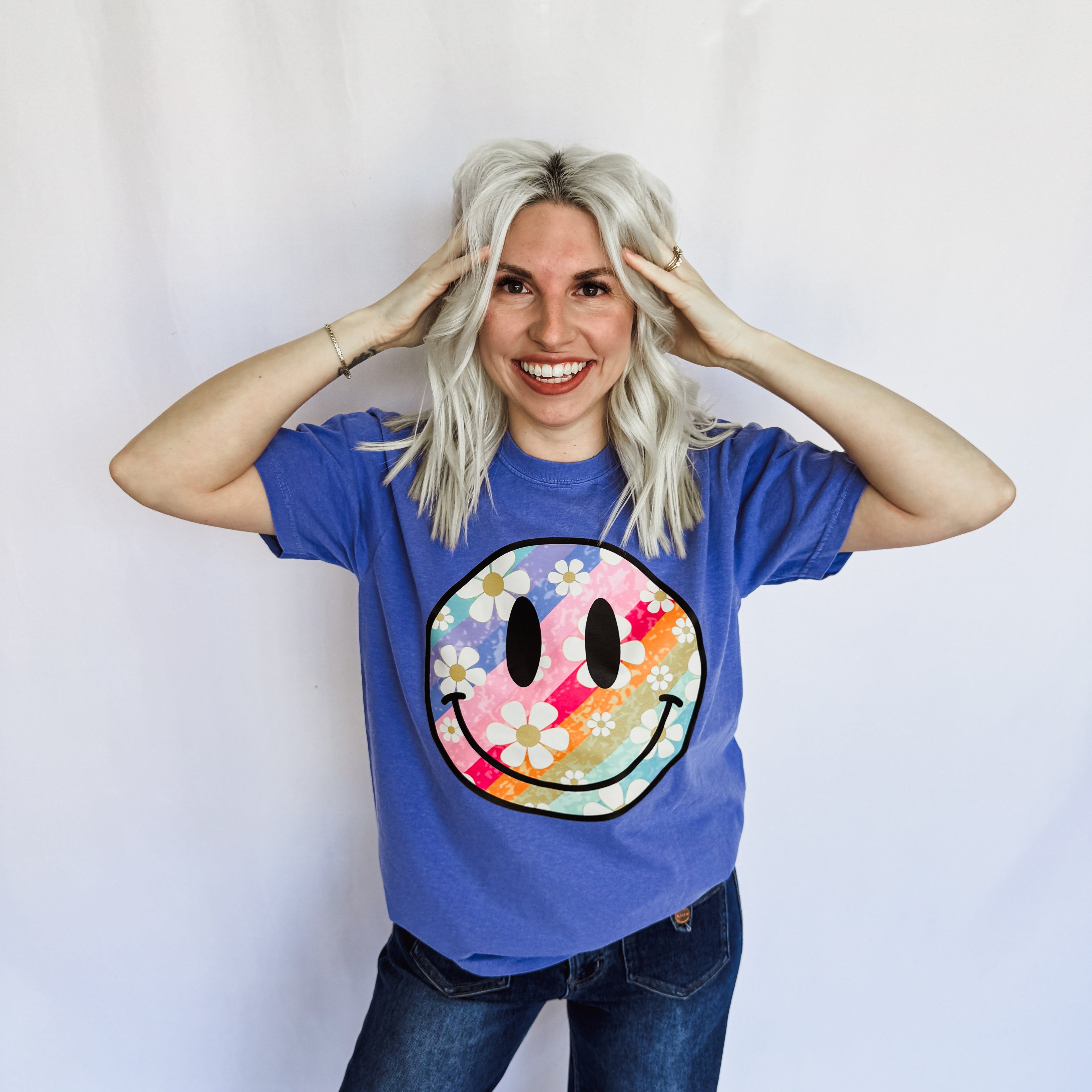 *Daisy Stripe Smile Graphic Tee