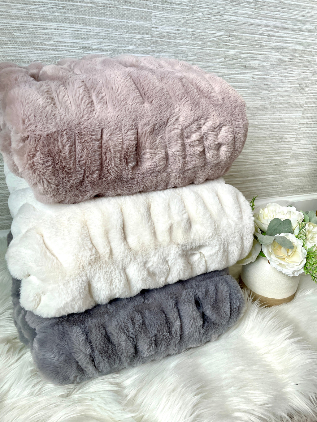 Ivory Faux Fur Blanket - Medium: 50"x60"